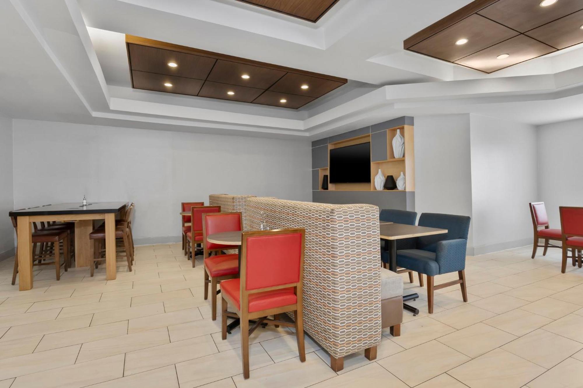 Hotel Express & By Ihg