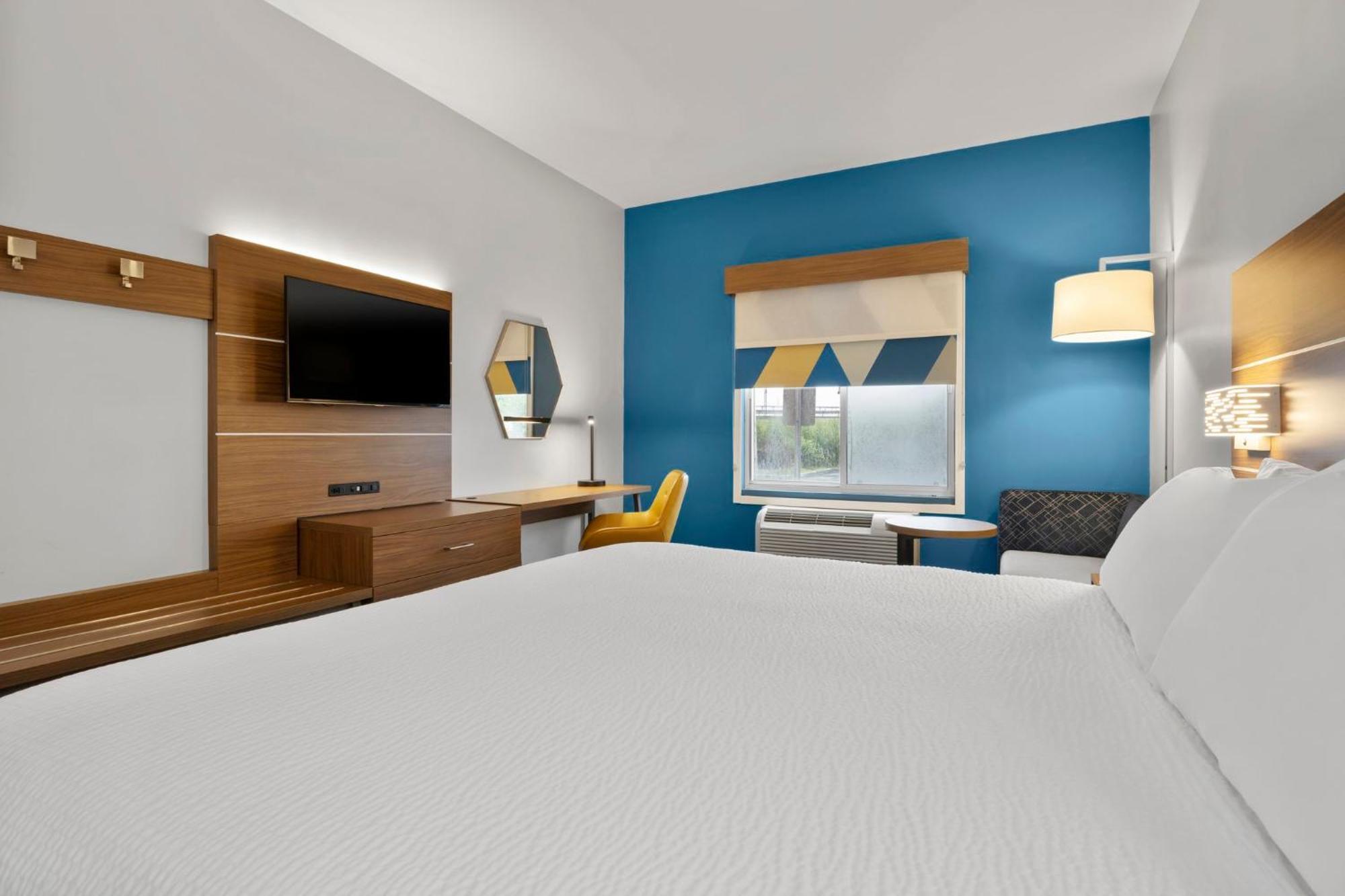 Express & By Ihg Hotel 3*