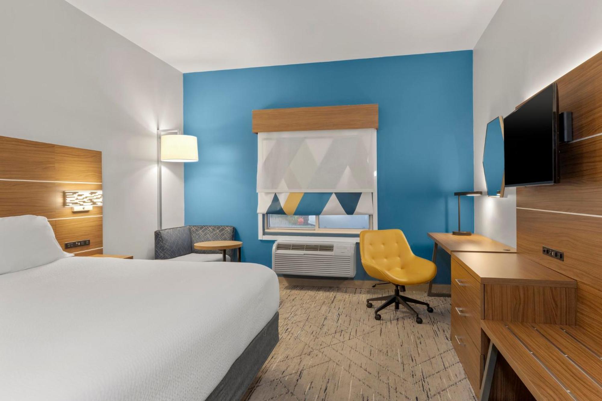 Express & By Ihg 3*