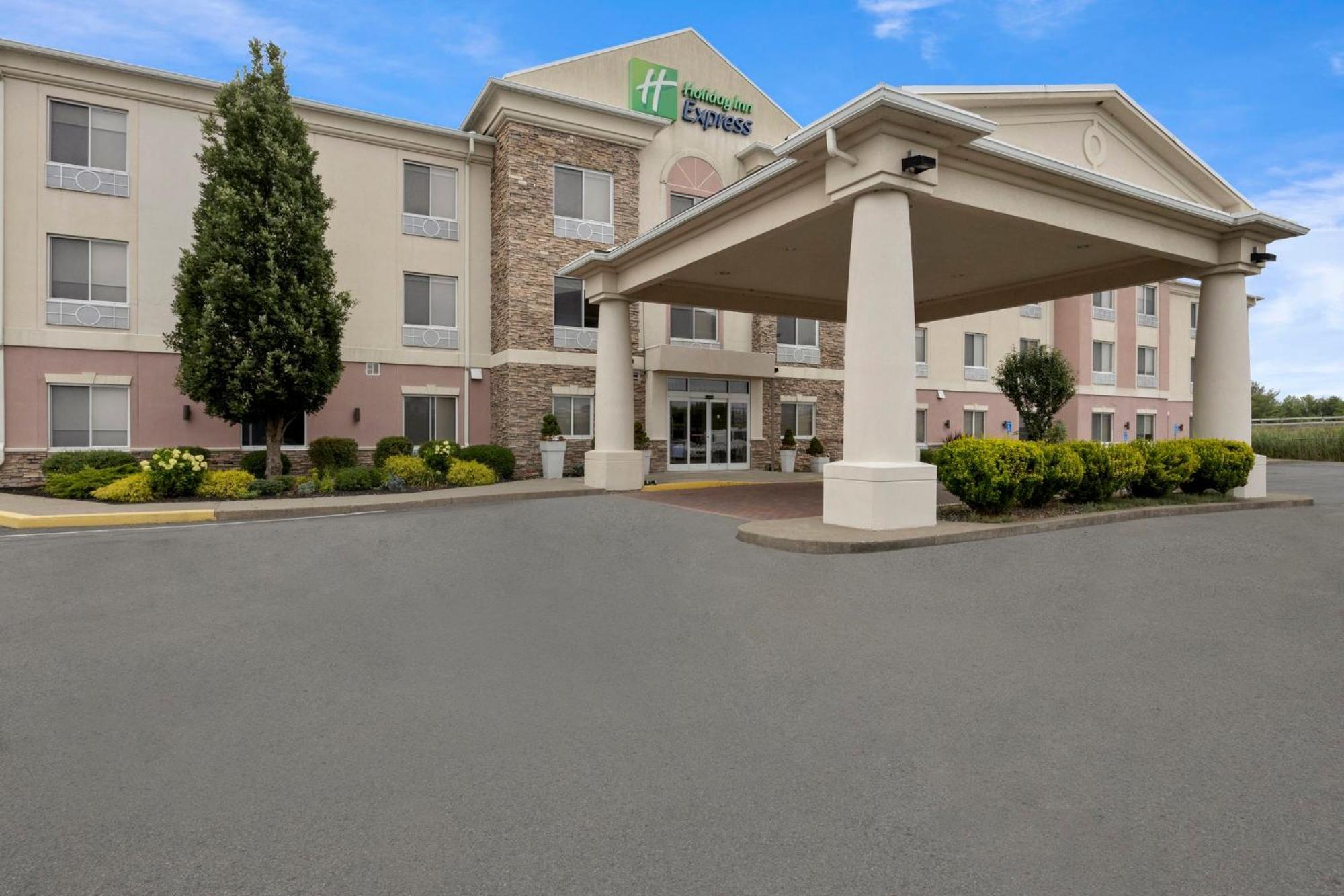 Hotel Express & By Ihg 3*